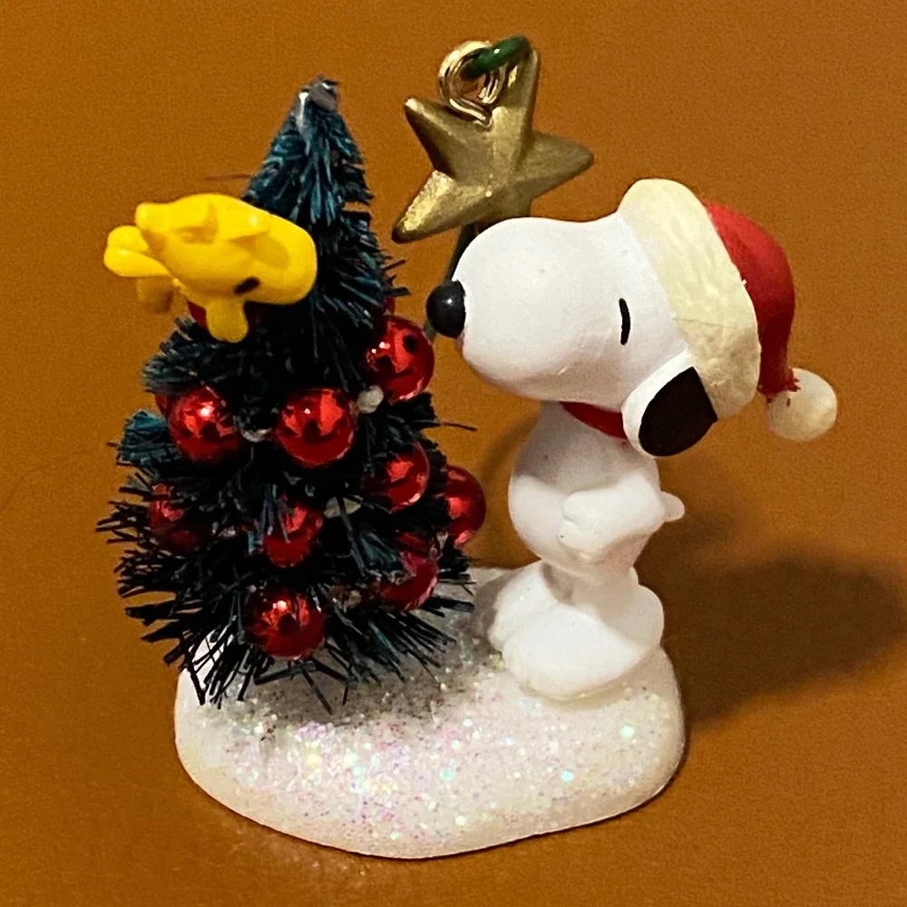 Vintage Hallmark Keepsake Miniature Ornament Winter Fun Snoopy Peanuts Woodstock